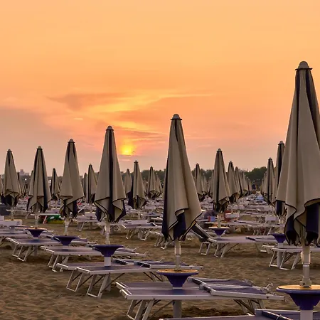 Comfortable Flat With Sea View In Apartment Bibione