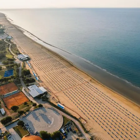 Comfortable Flat With Sea View In * Bibione